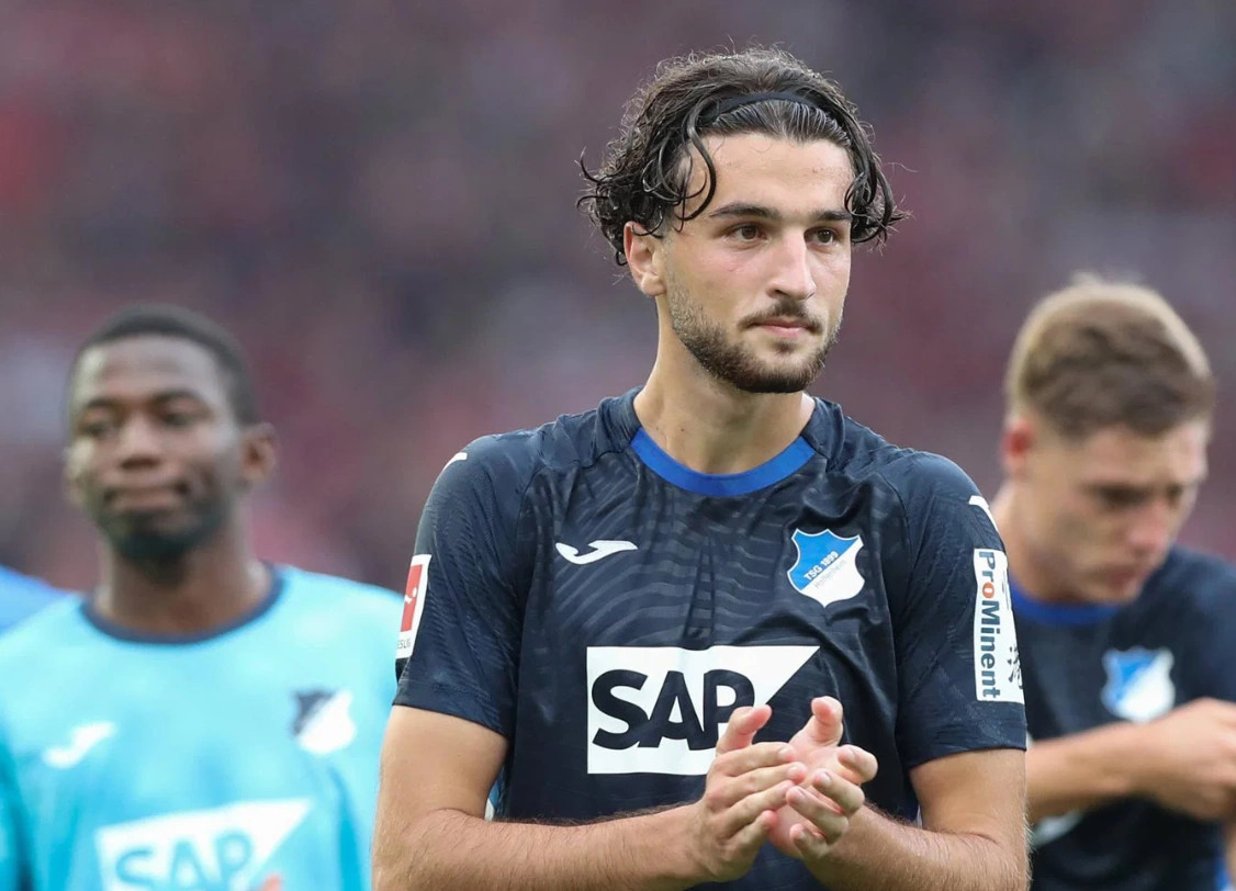 Leon Avdullahu mes 10 mesfushorëve më të mirë në Bundesligë