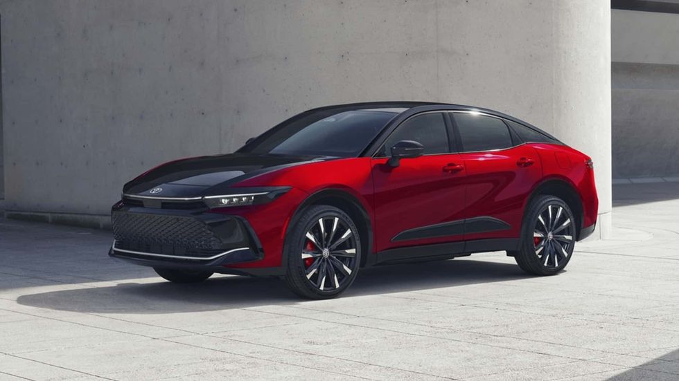 Toyota Crown 2027: Përmirësime të fshehura dhe risi në sistemin hibrid