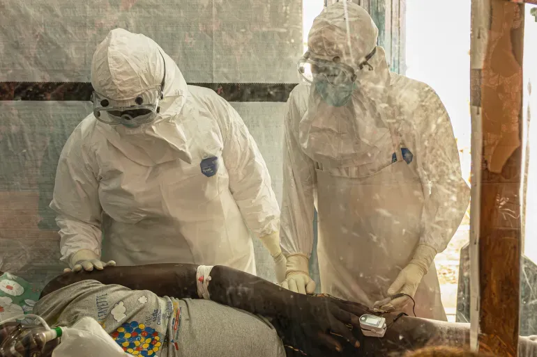 Ebola përhapet me ritme alarmante në Kongo, sfidat e punonjësve shëndetësorë rriten