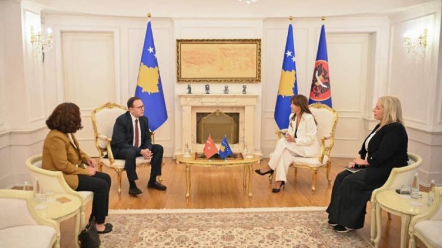 Takimi lamtumirës i Haxhiut me ambasadorin turk në Kosovë