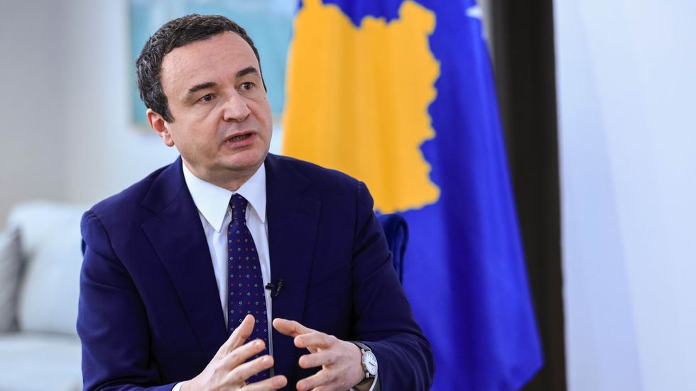Kurti i bën thirrje KGJK-së t’i refuzojë kërkesat për tërheqjen e dorëheqjeve të stafit serb.