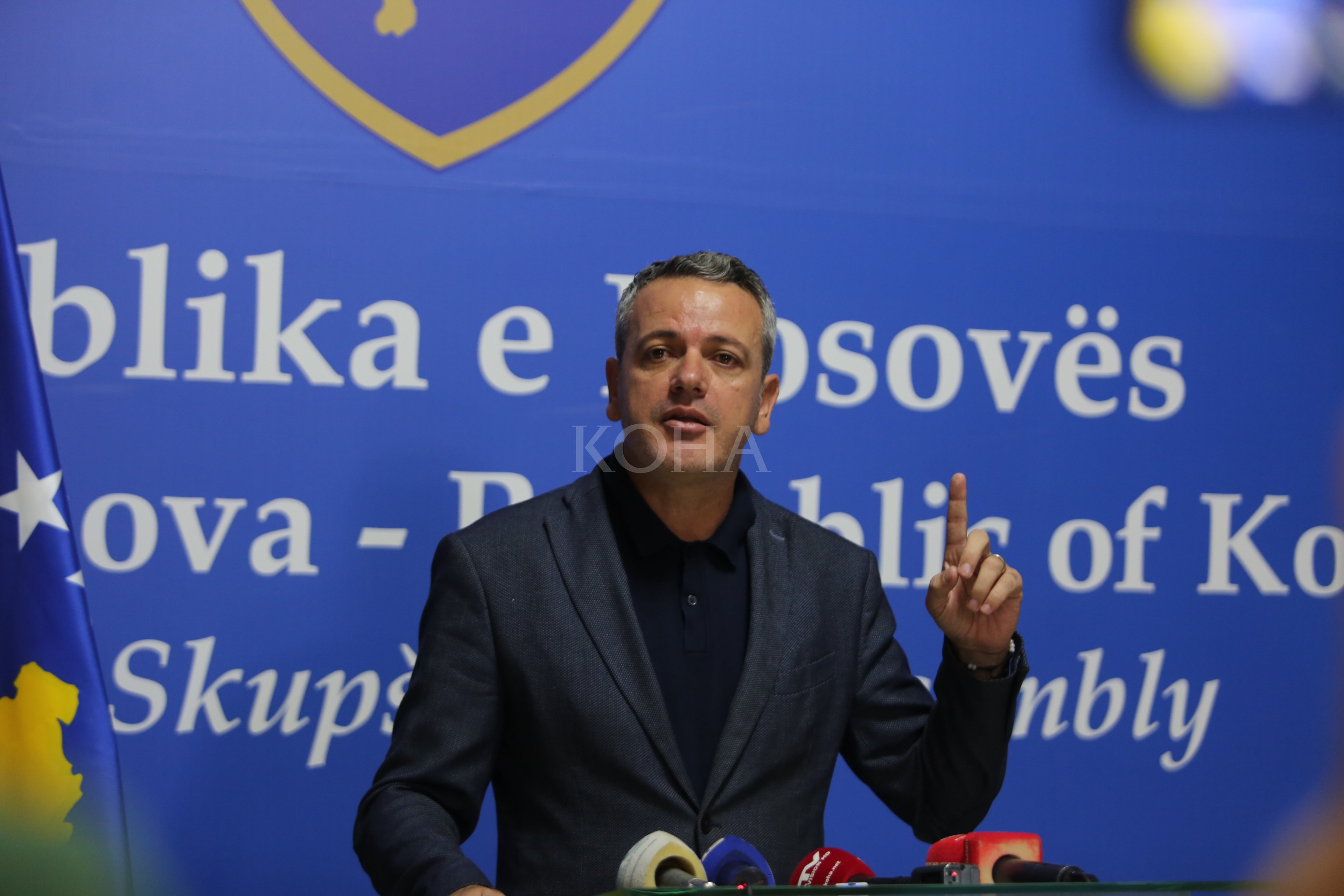 Arben Gashi kërkon një LDK të bashkuar dhe pa vija të kuqe para seancës së re