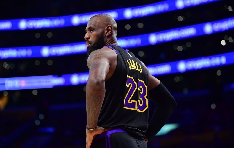 LeBron James ka nënshkruar një kontratë dyvjeçare me Philadelphia 76ers me vlerë rreth 8 milionë euro.