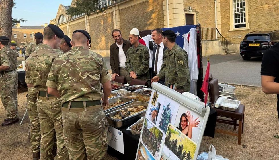 Kadetët e FSK-së promovojnë Kosovën në Akademinë Mbretërore Ushtarake Sandhurst