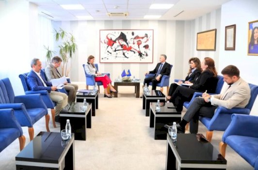 Diskutime të thella për anëtarësimin e Kosovës në BE mes Zulfajt dhe Palatovës