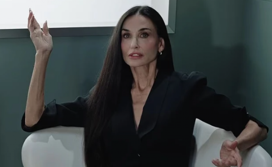 Demi Moore rikthehet në videoklipin muzikor pas afro 30 vitesh me grupin KATSEYE dhe këngën "Animal".