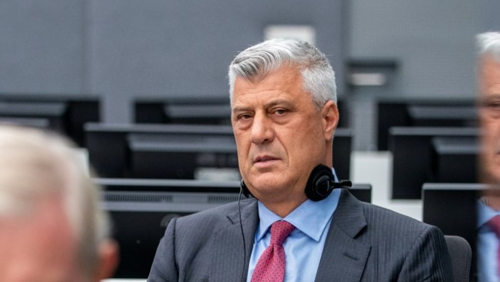 Mbrojtja e Hashim Thaçit propozon dorëzimin e pasaportave dhe garanci financiare prej 50 mijë eurosh nga vëllai dhe miqtë e ngushtë për të parandaluar arratisjen.