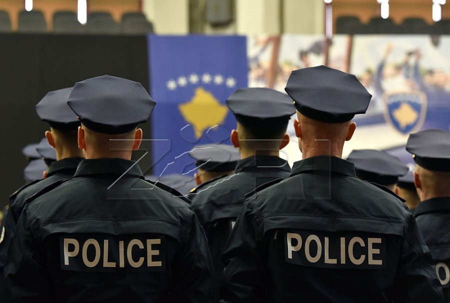 Policia e Kosovës nderon me ceremoni zyrtarët e rënë në kryerje të detyrës