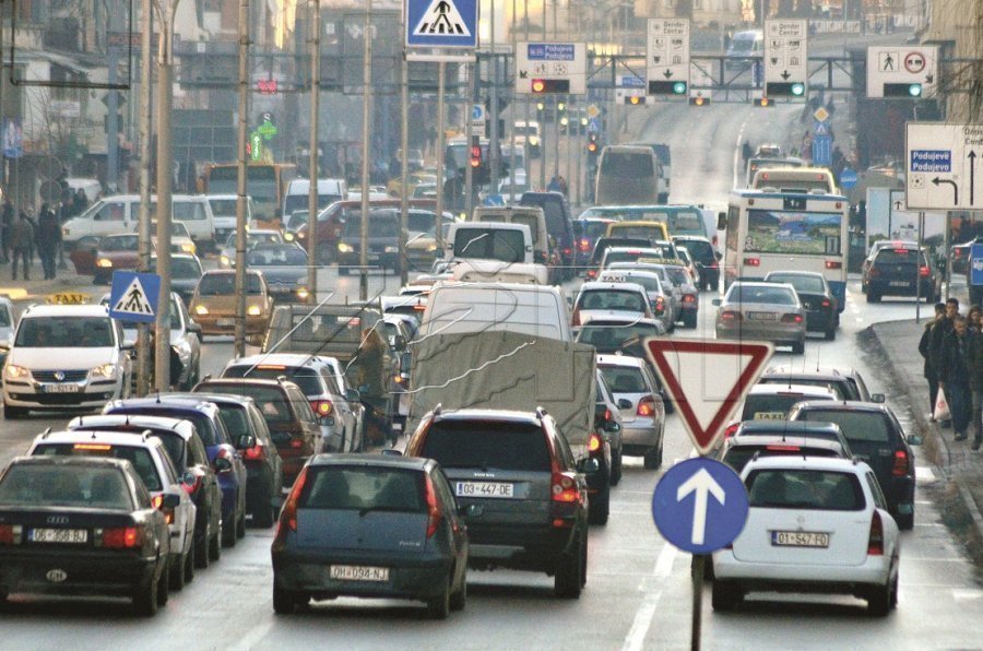Kolonat e gjata në trafik nga tubimi i “Maraklitë e kerreve” në hyrje të Prishtinës