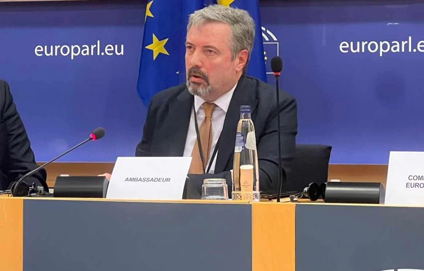 Dialogu Kosovë-Serbi në pikëpyetje për shkak të pretendimeve territoriale