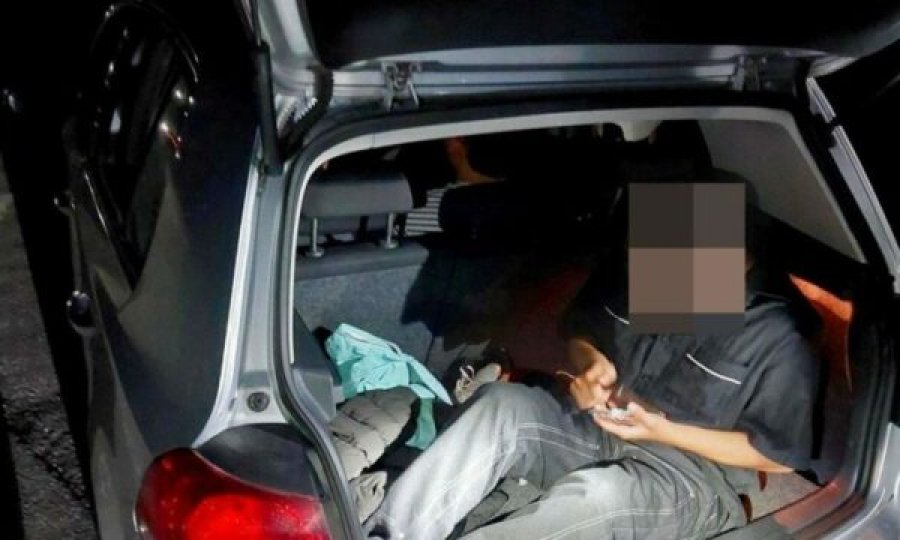 Shqiptari në Gjermani ndalohet për kontrabandë migrantësh, 15-vjeçari u gjet në bagazh