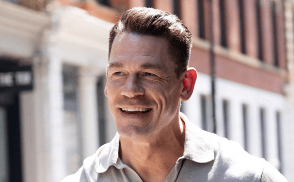 Si i ndryshoi jetën John Cena transplantimi i flokëve