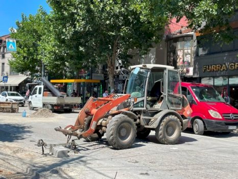 Rinisin punimet në rrugën pranë “Xhamisë së Llapit” në Prishtinë pas marrëveshjes mes banorëve dhe kompanisë.