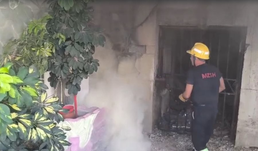 Nëna 24-vjeçare dhe dy fëmijët e saj, 1 dhe 3 vjeç, kanë humbur jetën nga zjarri në fshatin Domen të Postribës, Shkodër.
