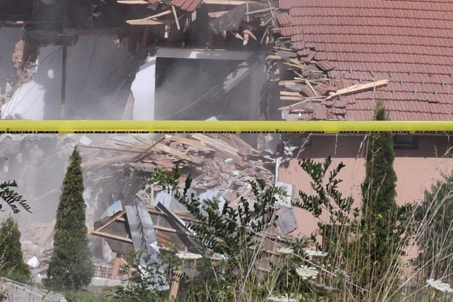 Ka nisur rrënimi i motelit “Jezero” në zonën e Ujmanit nga ndërmarrja publike “Ibër-Lepenci” me asistencën e Policisë së Kosovës.