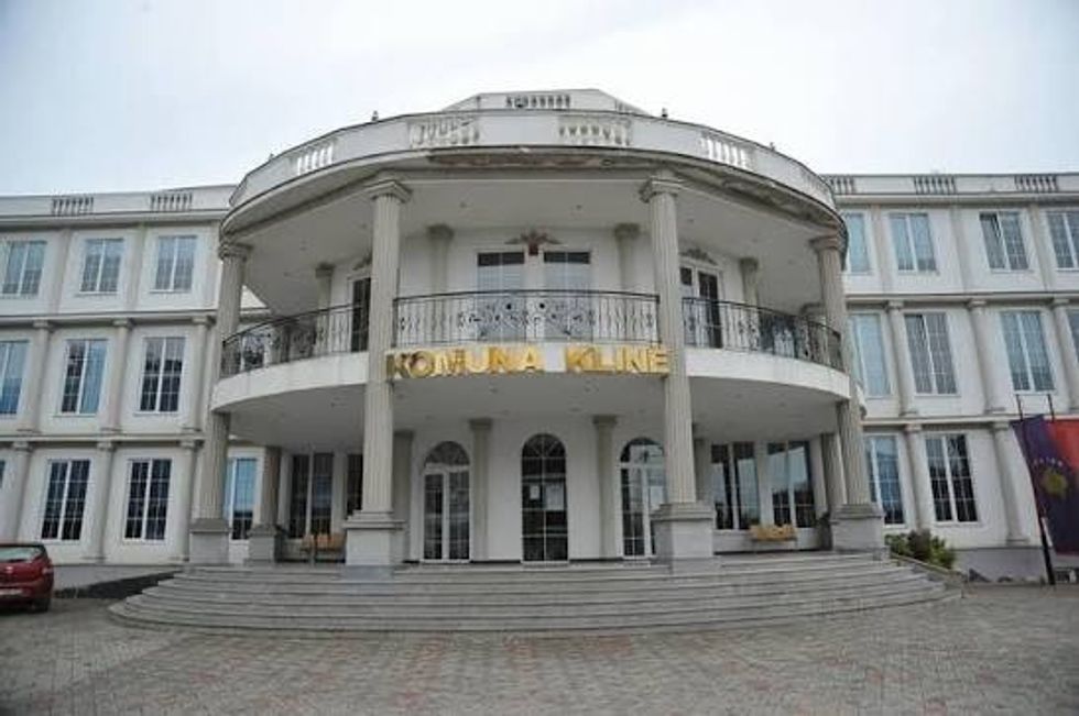 Afat 30-ditor për lirimin e hapësirës në Klinë për ndërtimin e parkingut publik