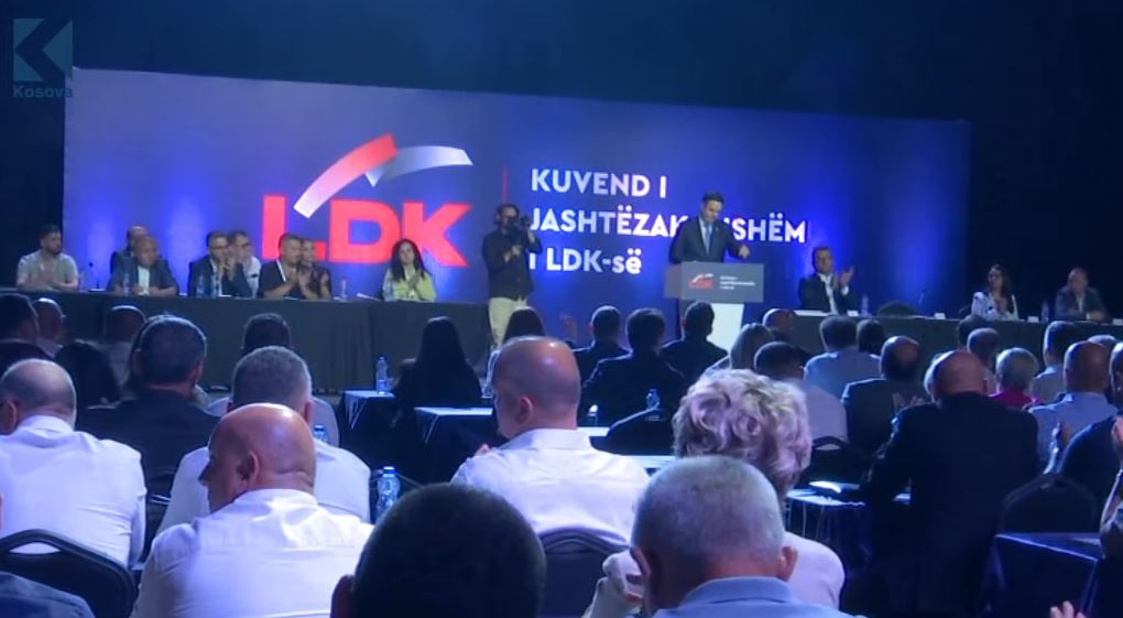 Kuvendi i LDK-së vazhdon me 327 delegatë të pranishëm pas mbylljes së dyerve për mediat.