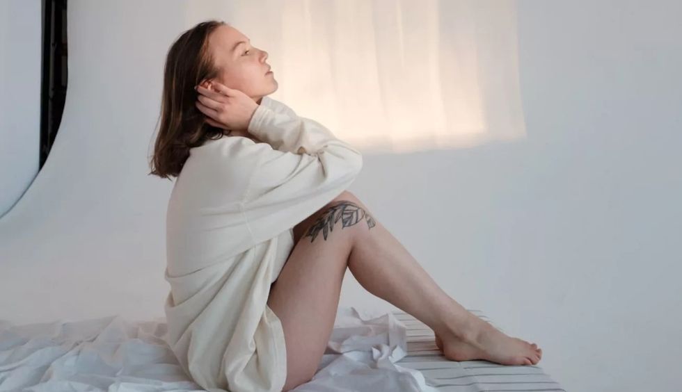Si ndikon vera në vështirësitë e menstruacioneve dhe si t’i lehtësoni ato