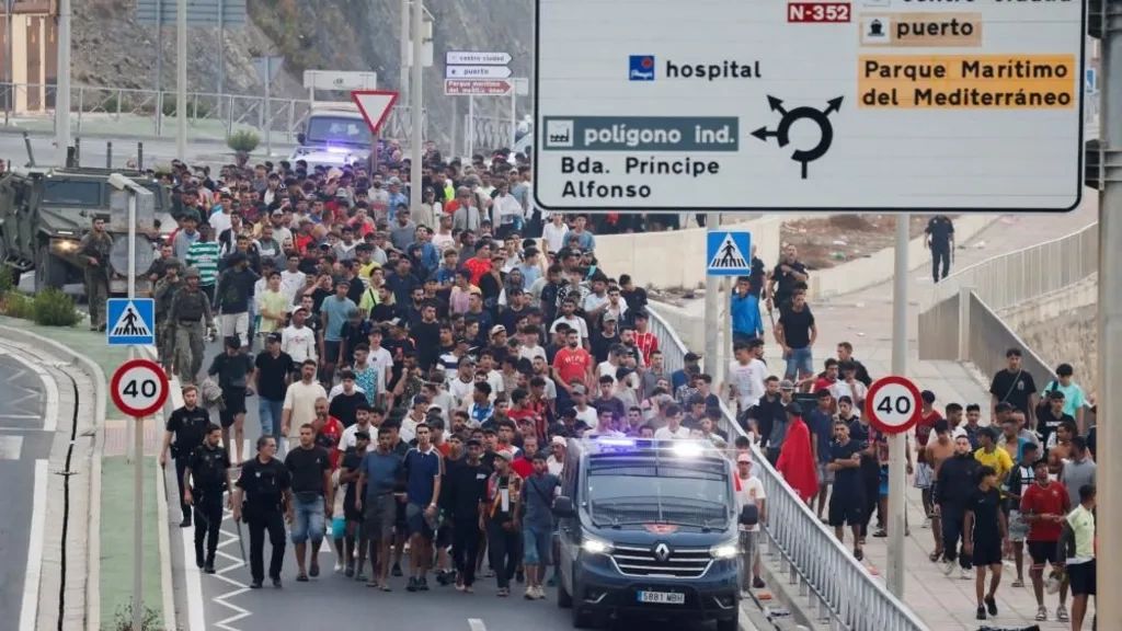 Tensionet në BE për krizën e emigrantëve në Ceuta: Spanja kundër disa vendeve