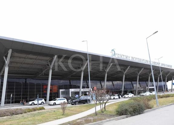 Shtetase gjermane ndalohet në Aeroportin “Adem Jashari” për shpërdorim pasurie