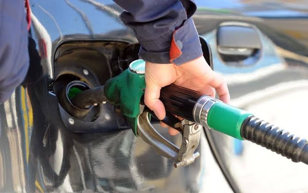 Çmimet e derivateve: Nafta rritet, benzina dhe gazi ndryshime të vogla