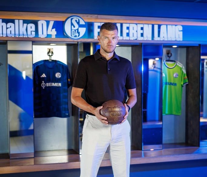 Edin Xheko vazhdon karrierën te Schalke në Bundesligë