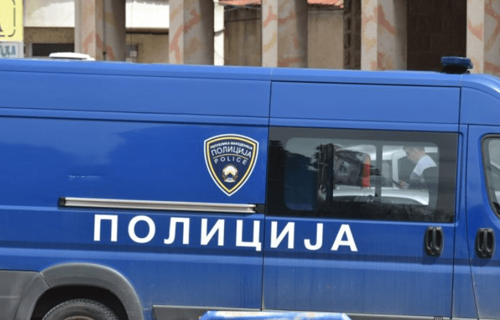 Përleshje me sende të forta në qendër të Gostivarit, policia në kërkim të autorëve