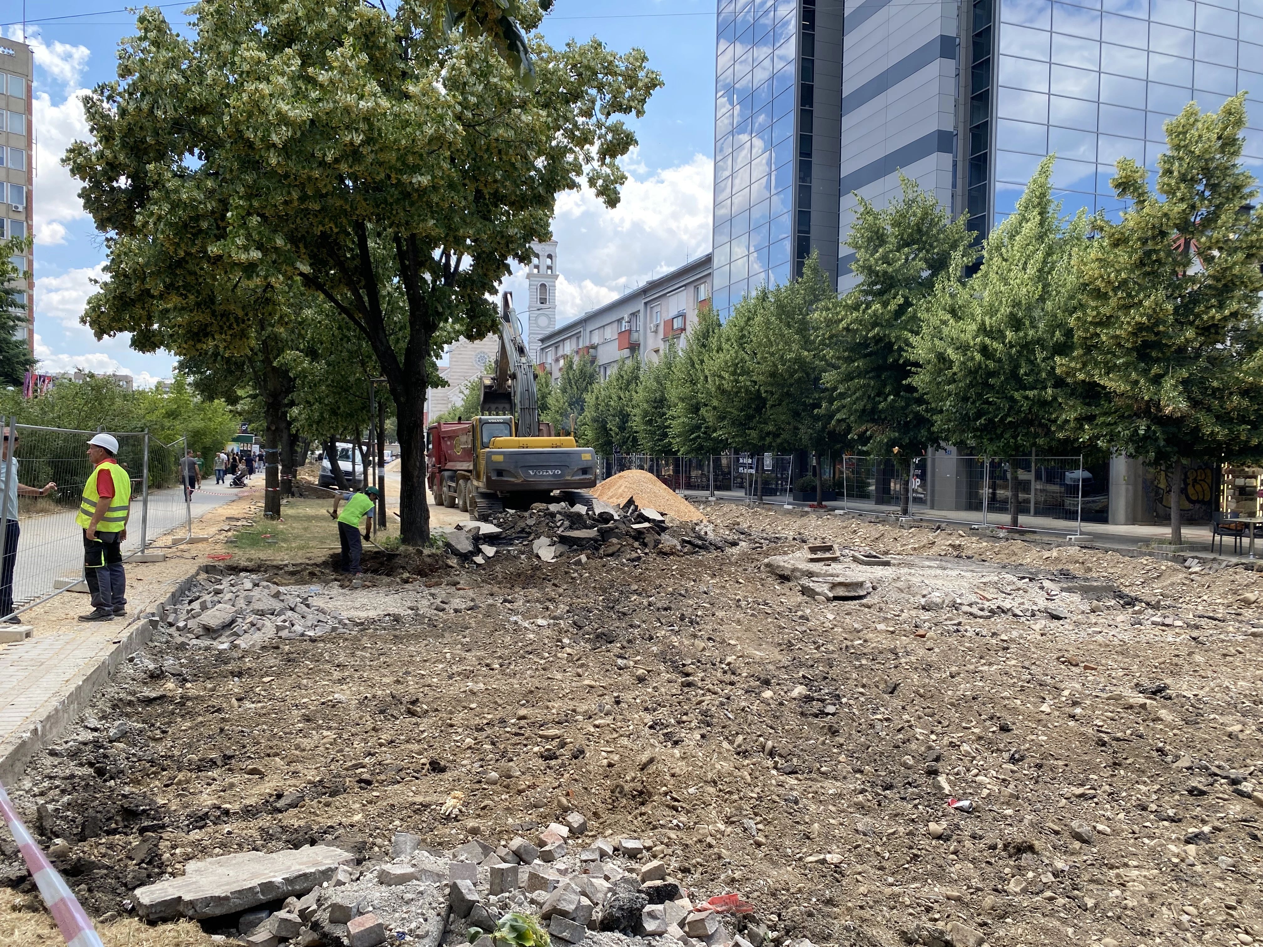 Punimet në sheshin “Xhorxh Bush” shkaktojnë ndërprerje të furnizimit me ujë