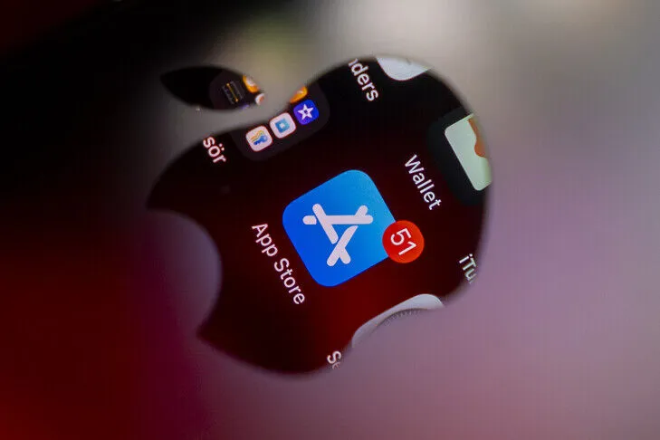 Apple ndalon Telegram për shkak të përmbajtjes së ndaluar në App Store