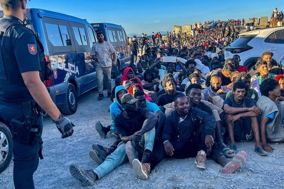 Rreth 70 mijë migrantë janë larguar nga Ceuta dhe numri i viktimave ka arritur në 75 persona.