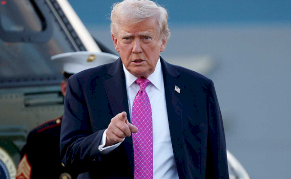 Presidenti Donald Trump paralajmëron se SHBA-ja do të godasë rëndë Iranin nëse Ngushtica e Hormuzit nuk hapet shpejt.