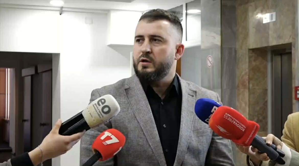Përgjegjësia për formimin e institucioneve dhe kritikat ndaj Kurtit