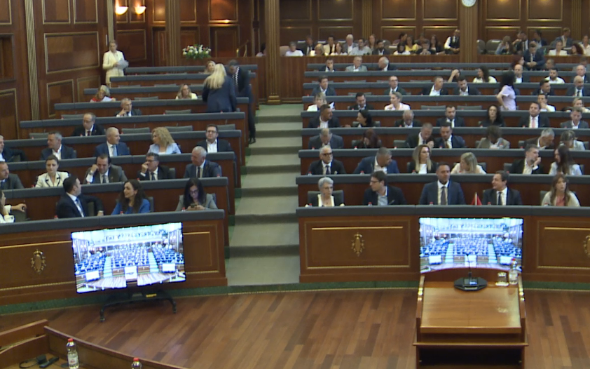 Vjosa Osmani rikthehet në Kuvend si deputete e LDK-së pas gjashtë vitesh