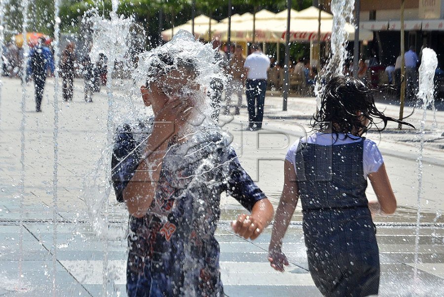 Kujdesi ndaj vapës: Si të mbrohemi nga temperaturat e larta këtë verë
