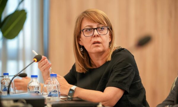 Hykmete Bajrami siguron mandatin e tetë me premtim për shërbim të përgjegjshëm