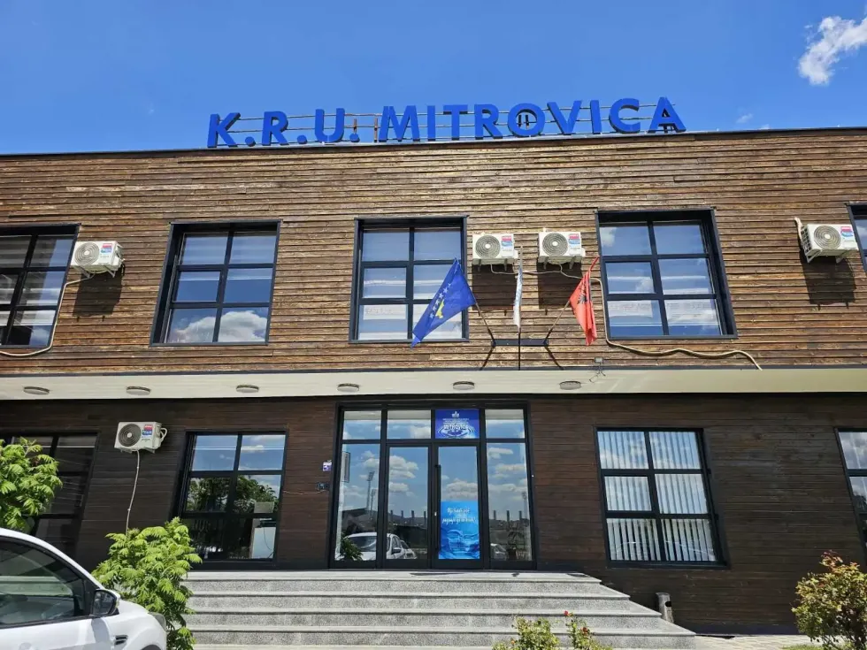KRU Mitrovica njofton intervenime në rrjetin e ujësjellësit dhe kanalizimit në disa rrugë dhe fshatra të Mitrovicës.