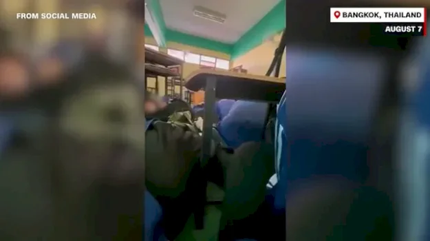 Të paktën tetë persona kanë humbur jetën në sulmin me armë në shkollën në Tajlandë, përfshirë gjyshërit e autorit dhe tre nxënës.