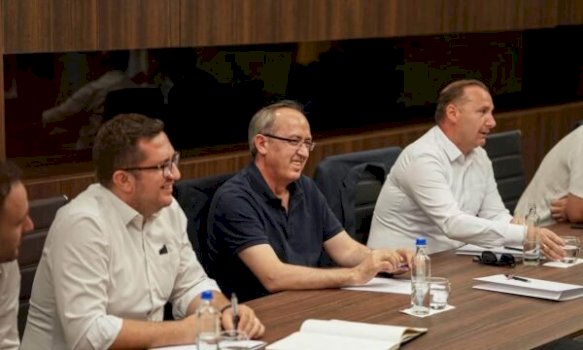 Hoti kundër shantazhit me zgjedhje: Kompromisi është rruga e vetme