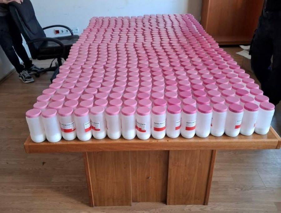 Tentim-kontrabandë me 504 produkte të fshehura në Qafë Prush