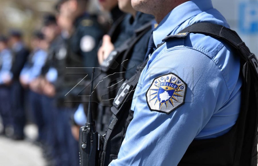 Dy persona janë arrestuar pas sulmeve ndaj tre policëve në Vushtrri dhe Skenderaj.