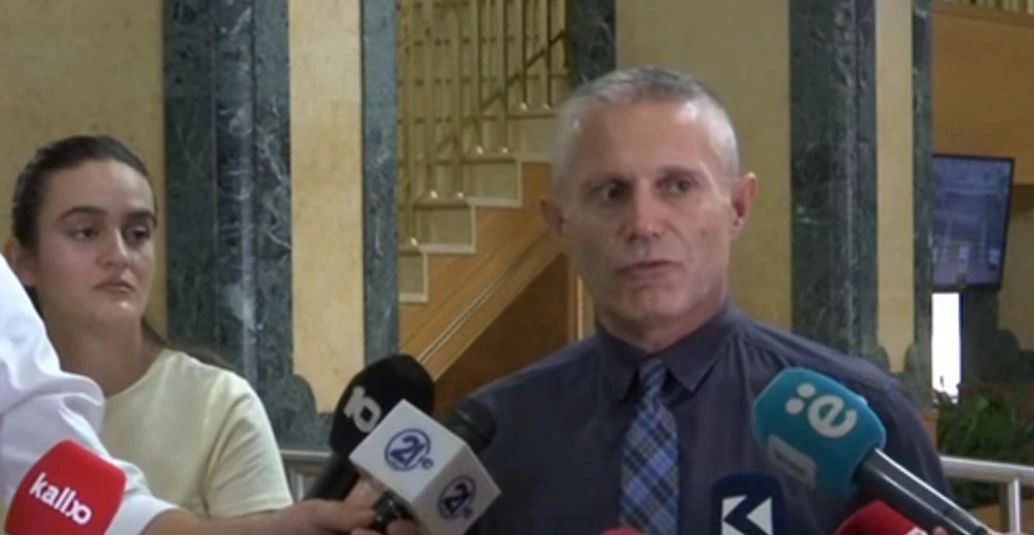 Vonesa e deputetëve të Vetëvendosjes ndez tensione në Kuvend