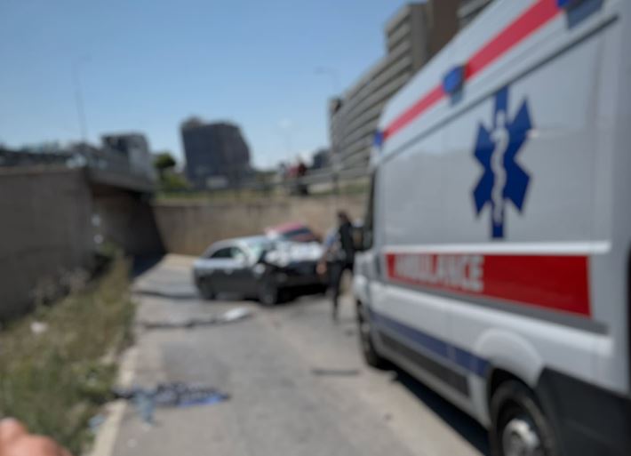 Jeta që ndryshon në sekonda: Aksidenti pranë spitaleve në Prishtinë dhe mungesa e ndihmës së shpejtë