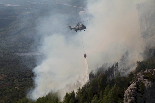 Zjarri në Krujë: Operacion intensiv me helikopterë dhe dyshime për zjarrvënie të qëllimshme