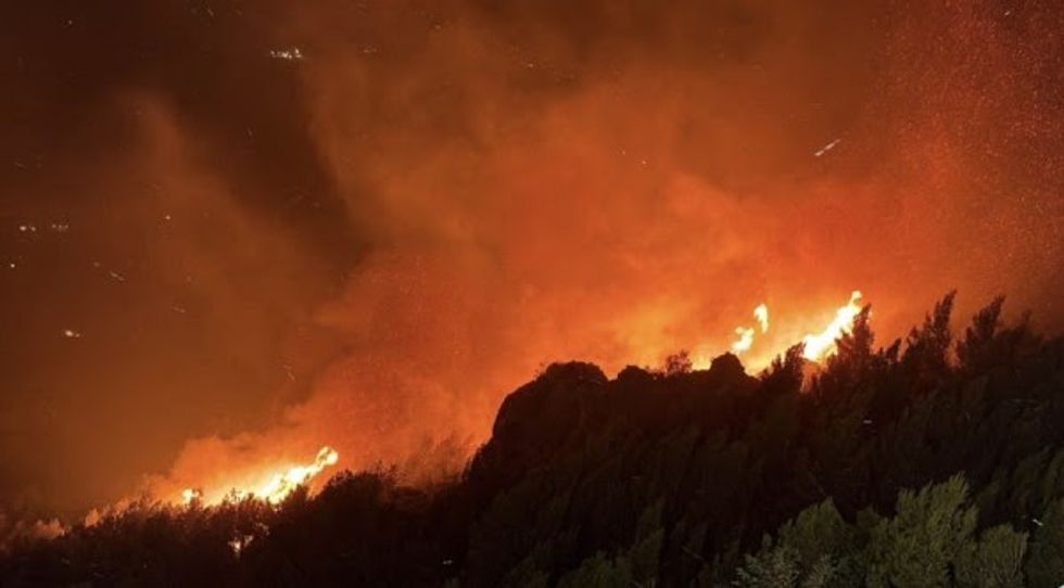 Zjarri në Krujë: Një betejë e vështirë pa viktima dhe dëme të mëdha