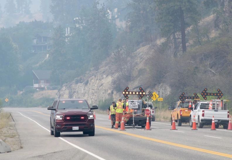 Zjarri masiv në British Columbia shkakton evakuimin e 20,000 banorëve