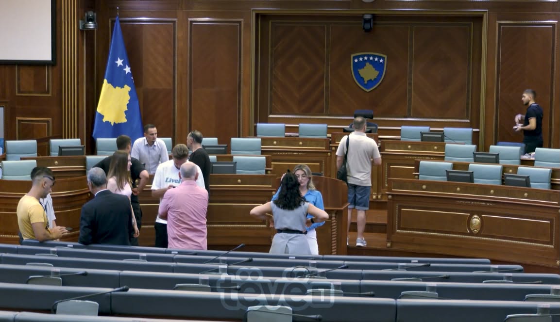 Dyert e Kuvendit hapen për bashkatdhetarët në një situatë të pazakontë politike