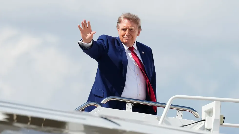 Presidenti Donald Trump konfirmon përdorimin e presionit ekonomik në vend të sulmeve ushtarake ndaj Iranit.