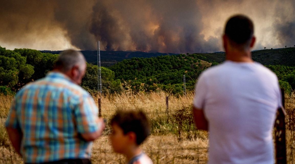Zjarri masiv në Huelva: mbi 20 mijë hektarë në flakë dhe evakuime masive