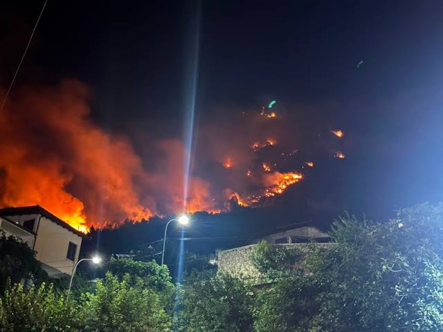 Flakët në Krujë kërcënojnë shtëpitë, ndërhyrja në terren e vështirë