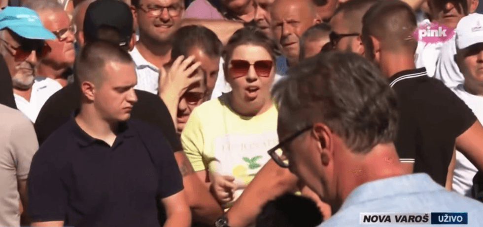 Premtimi i pambajtur i punës në këmbim të votave në Serbi ndez polemika